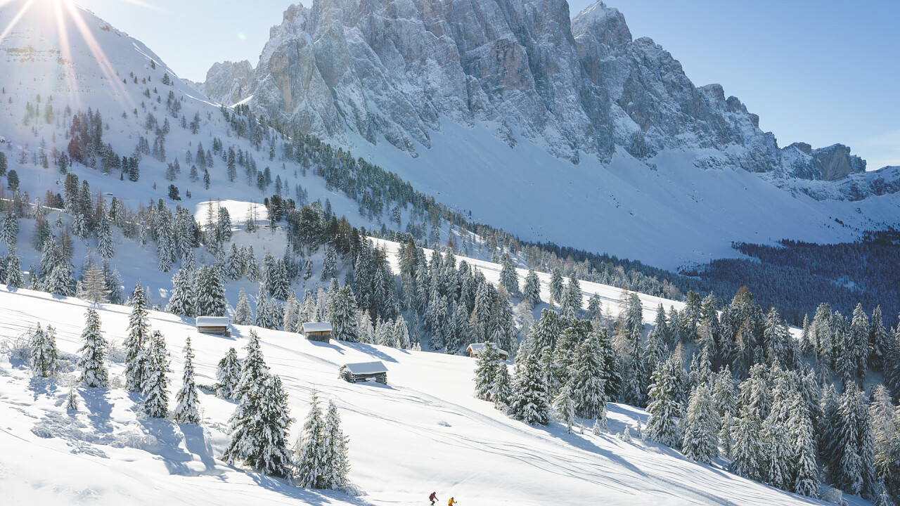 sciare vicino a Funes sotto le Odle