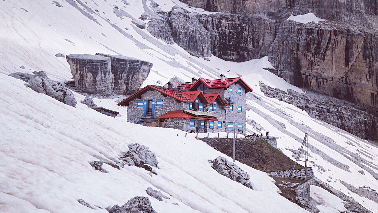 rifugio_agostini_2410_parco_adamello_brenta_val_d_ambiez_andreas_tamanini