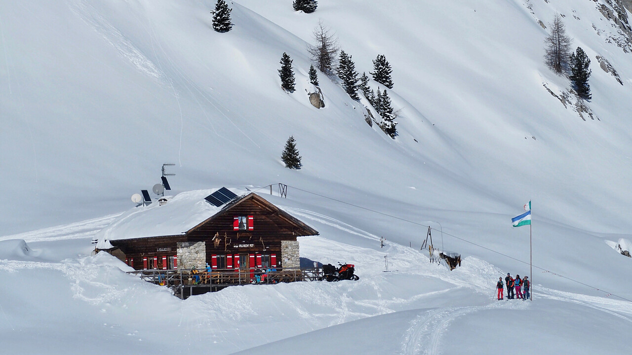 rifugio_vallaccia_inverno_dolomiti_pozza_fassa_andreas_tamanini