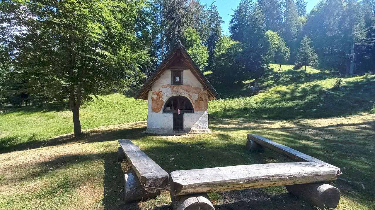 Cappella verso sentiero Eremo dei Romiti