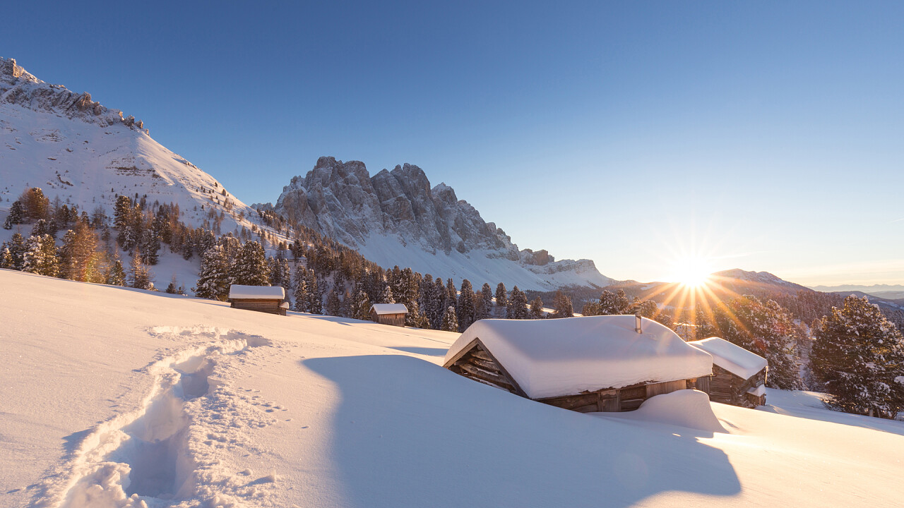 Prati ricoperti di neve Val di Funes