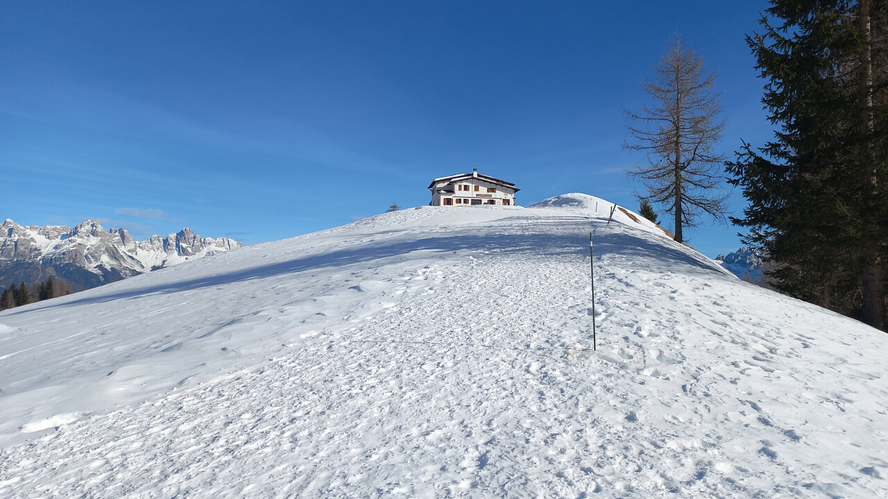Rifugio Scarpa in inverno