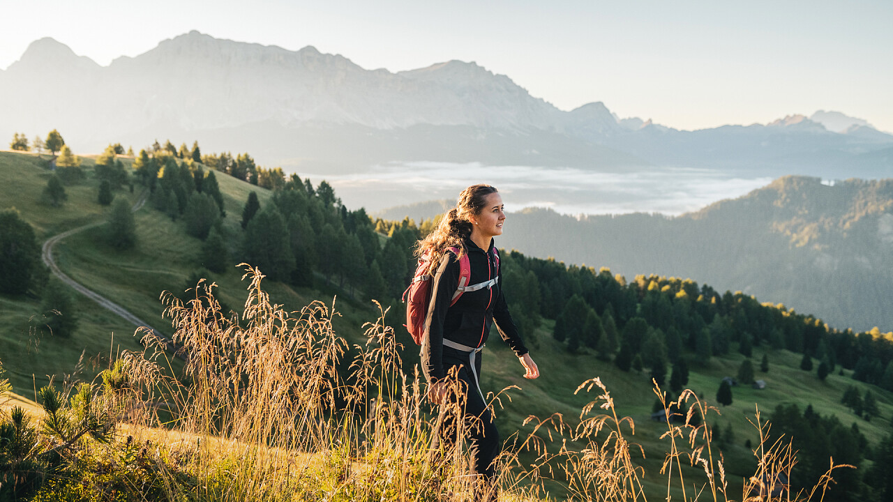 Ragazza escursioni estate Longiarù