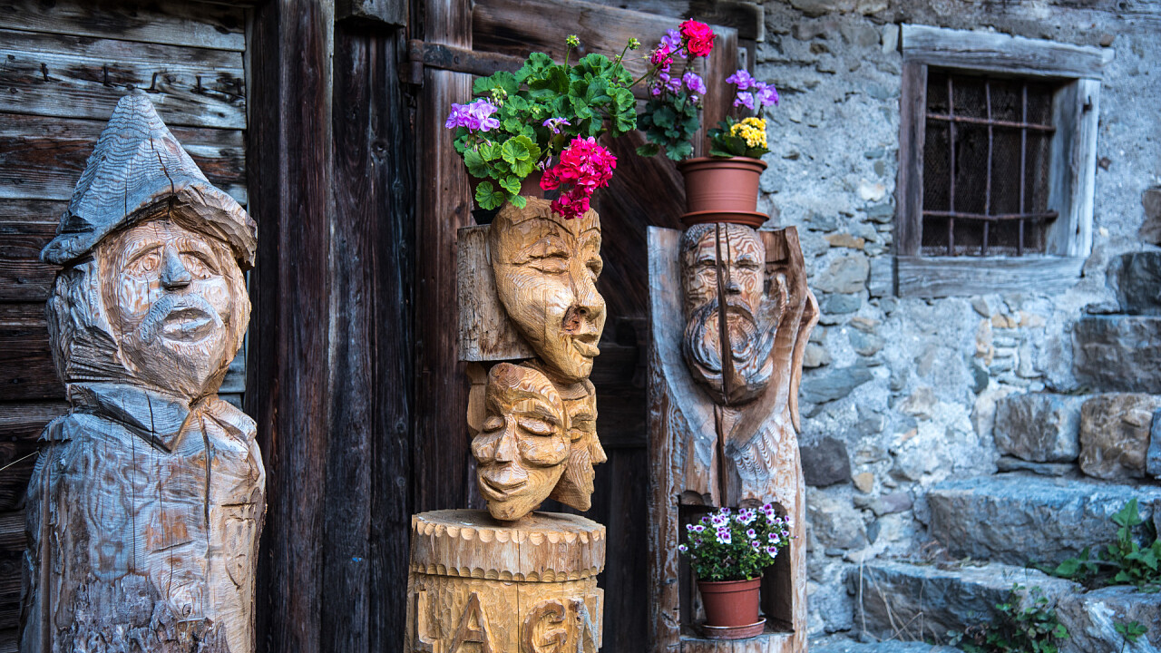 Holzschnitzereien - Fornesighe