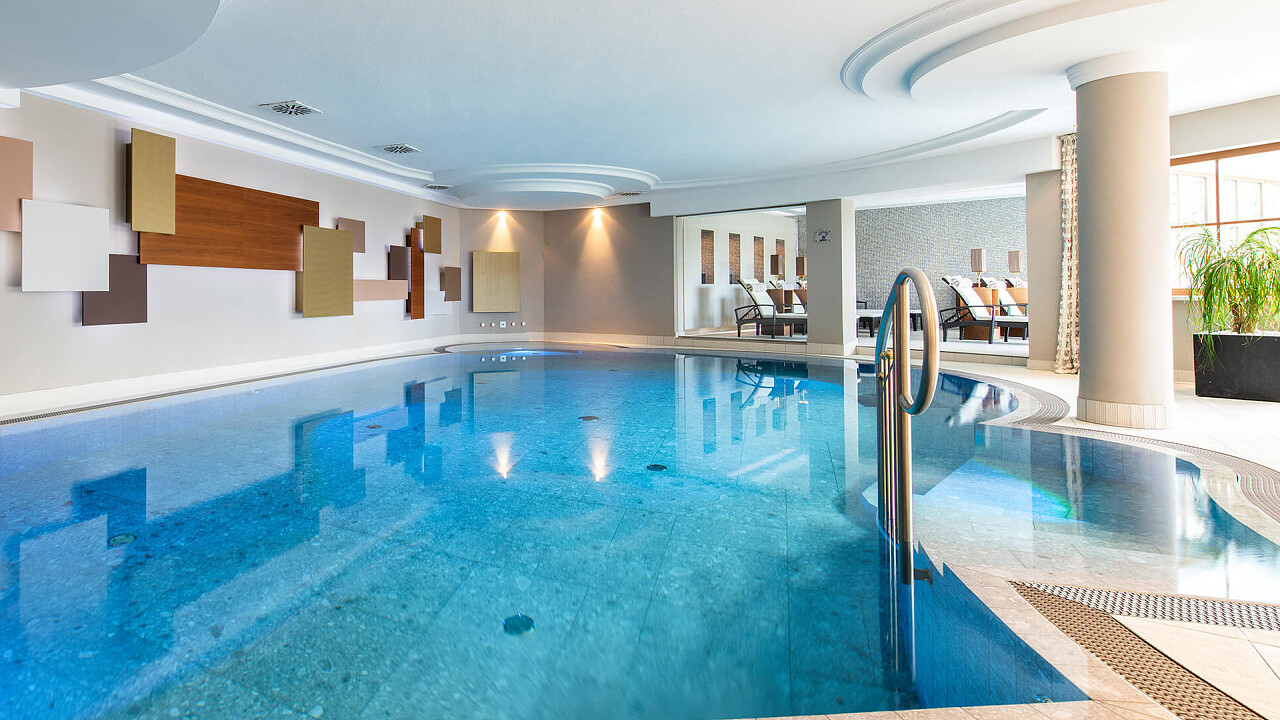 Piscina interna Hotel Sonnalp