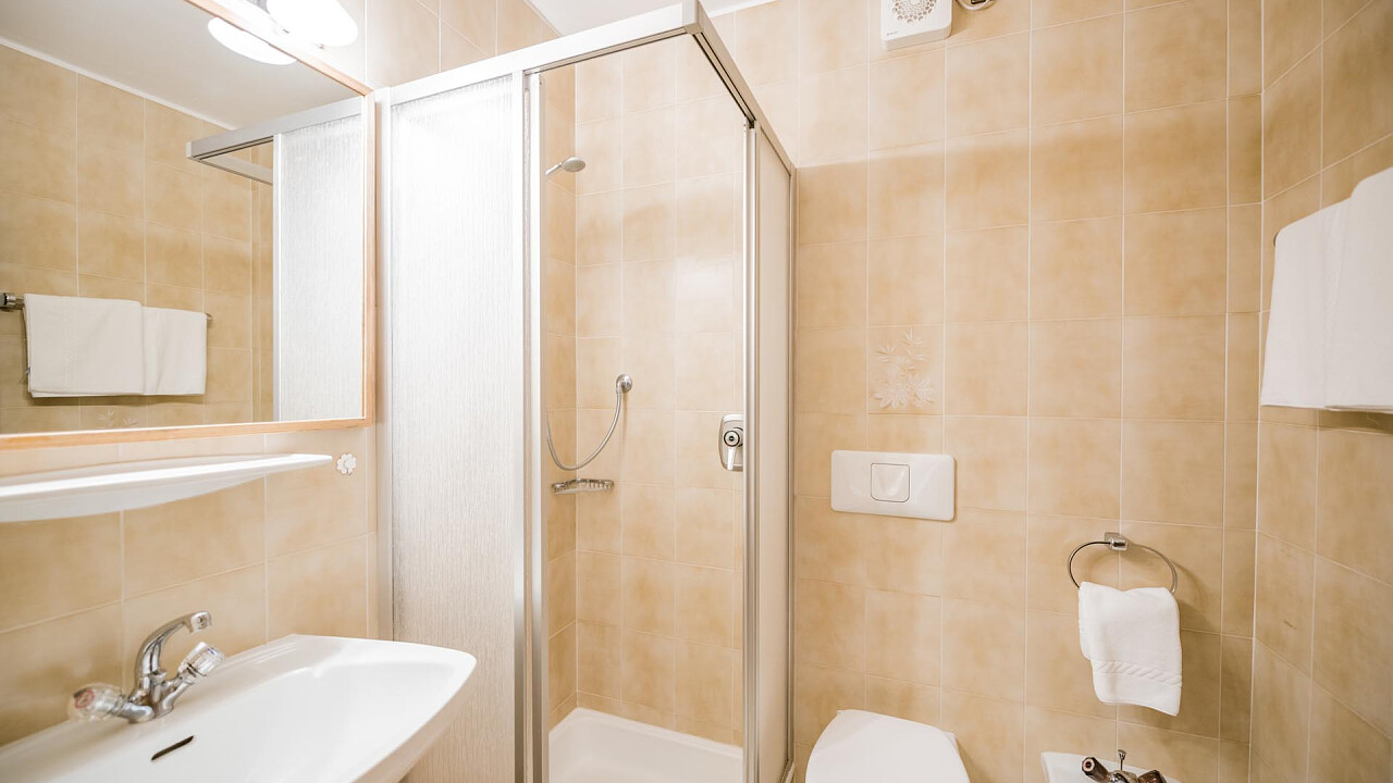 bagno della camera Wirtshaushotel Alpenrose