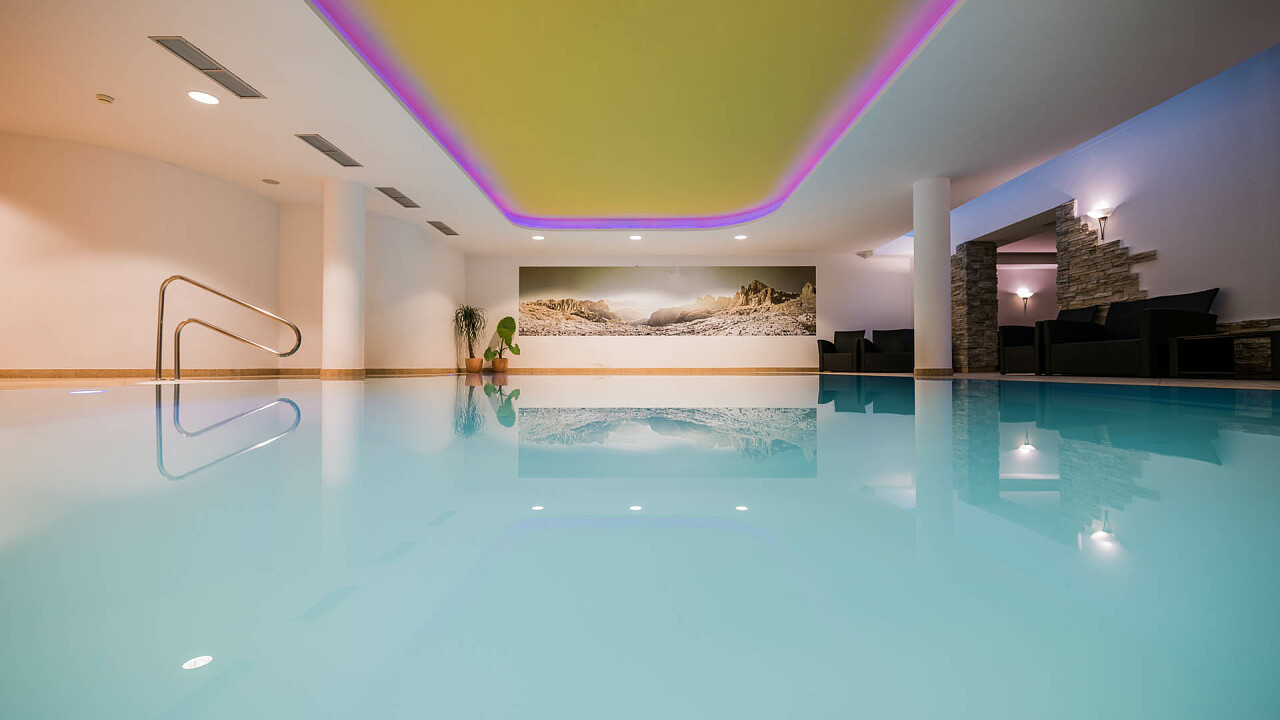 piscina interna Wirtshaushotel Alpenrose