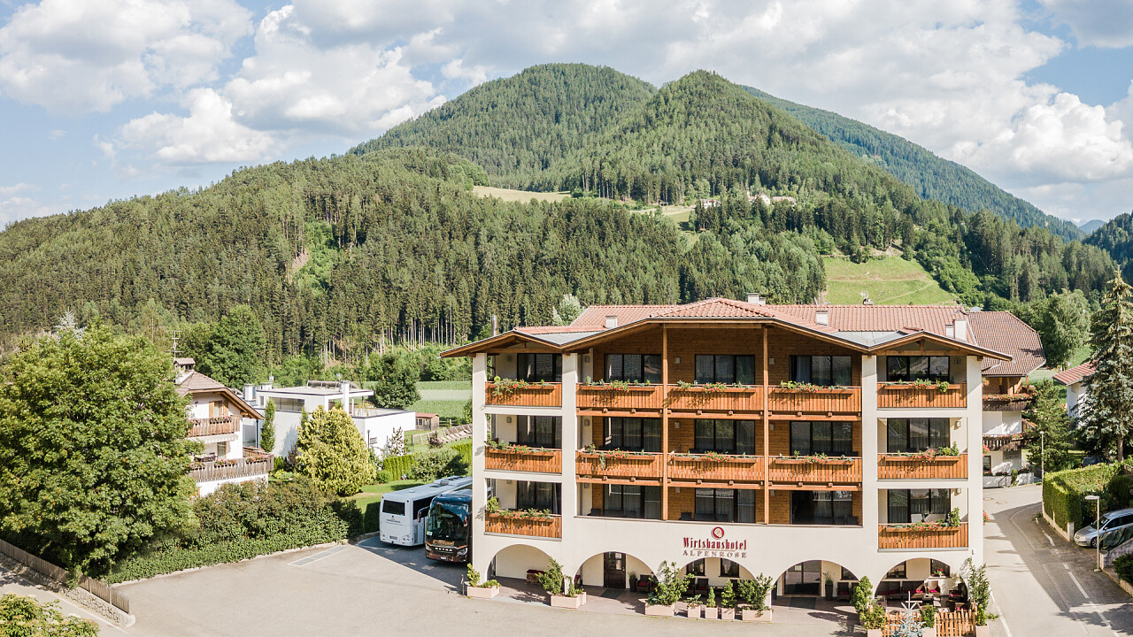 esterno estivo Wirtshaushotel Alpenrose
