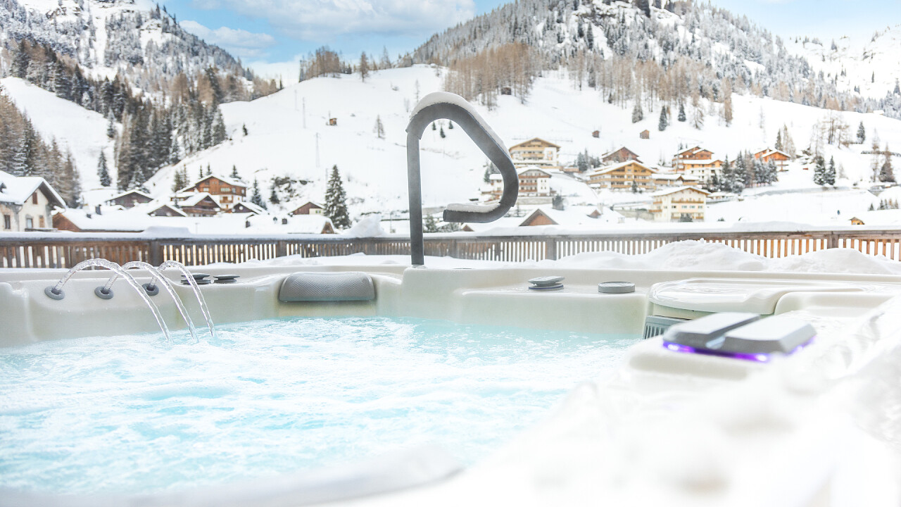 Außenwhirlpool Winter 1 - Hotel B&B Marilena