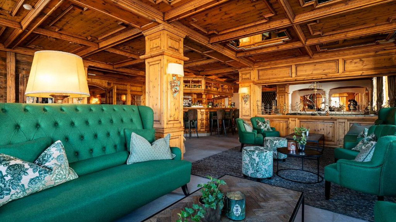 Wohnzimmer und Sessel - Sporthotel Arabba