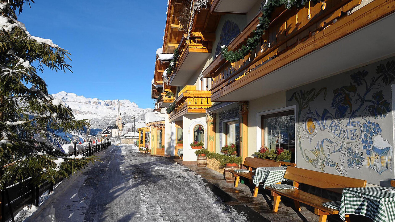Winter-Außenanlage - Hotel Cesa Padon
