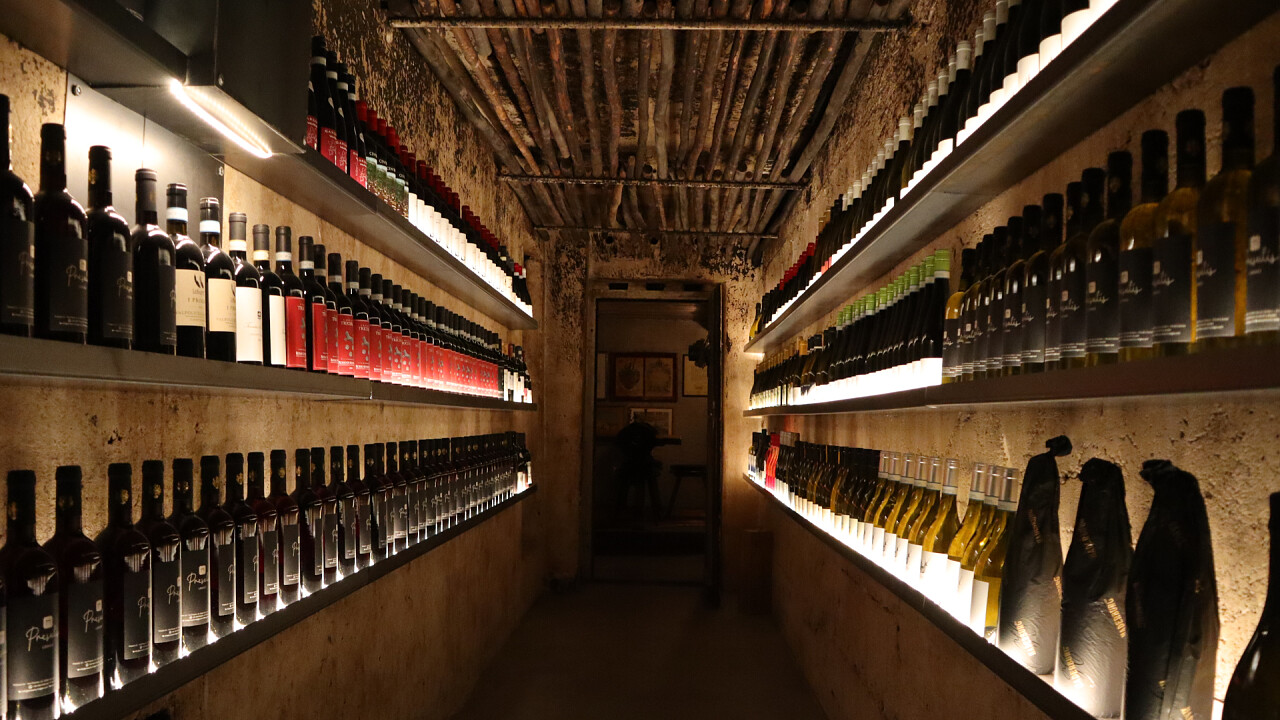 Cantina vini - Presulis Hideaway Apartments & Restaurant