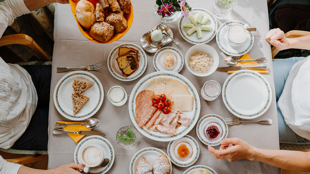 colazione al tavolo Hotel Berghaus Rosengarten