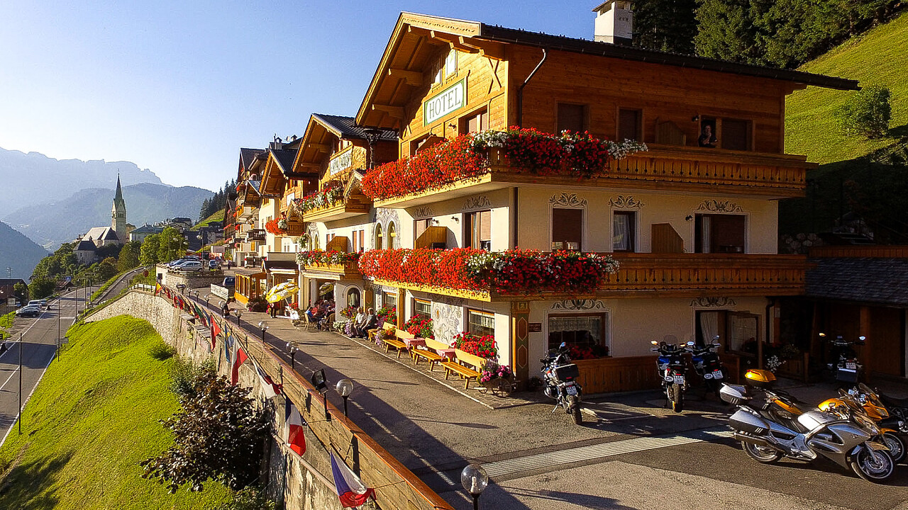 Außenanlage Sommer 3 - Hotel Cesa Padon