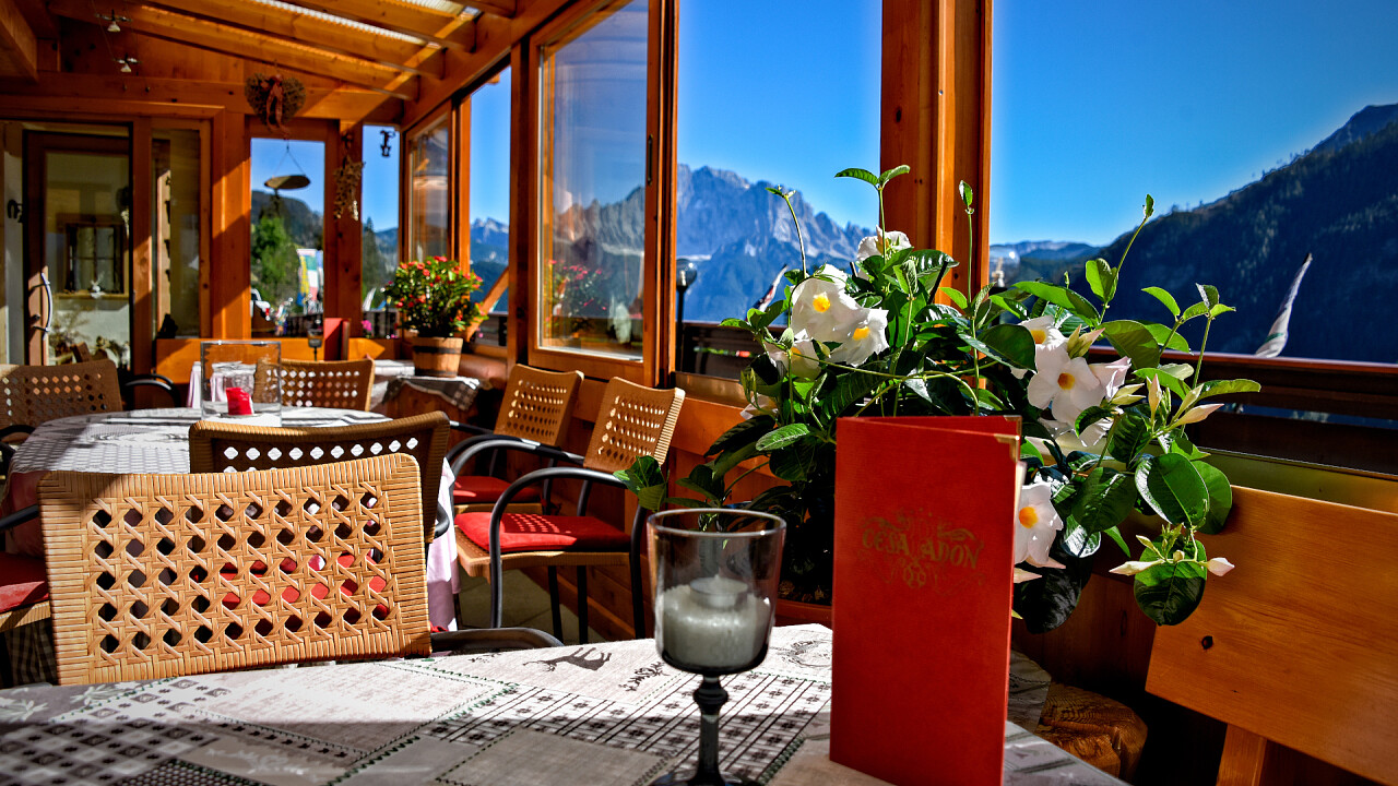 Tische im Restaurant - Hotel Cesa Padon