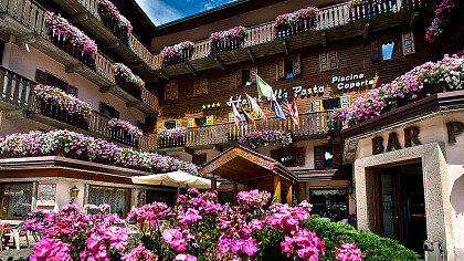 Struttura esterna sera inverno - Hotel Alla Posta