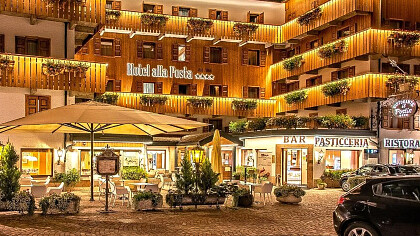 Struttura esterna sera inverno - Hotel Alla Posta