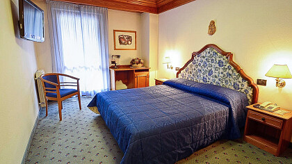 Struttura esterna sera inverno - Hotel Alla Posta