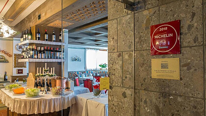 Struttura esterna sera inverno - Hotel Alla Posta