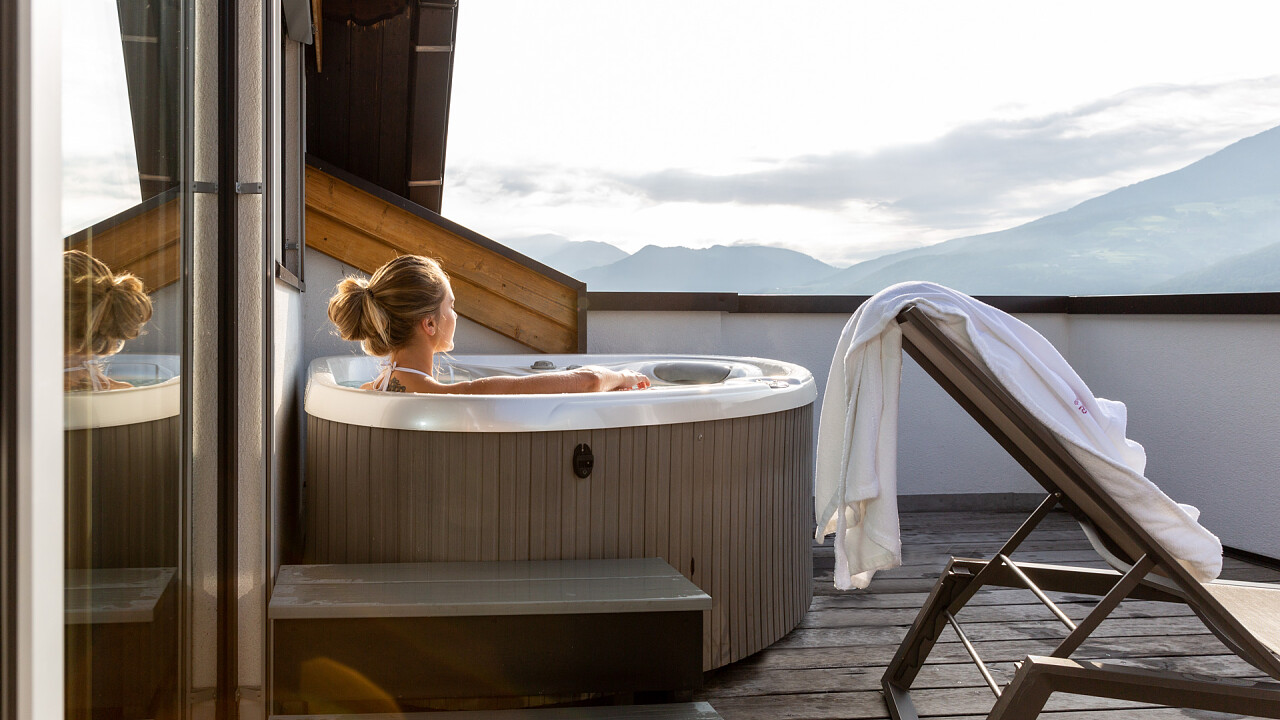 Ragazza vasca idromassaggio - Granpanorama Hotel StephansHof