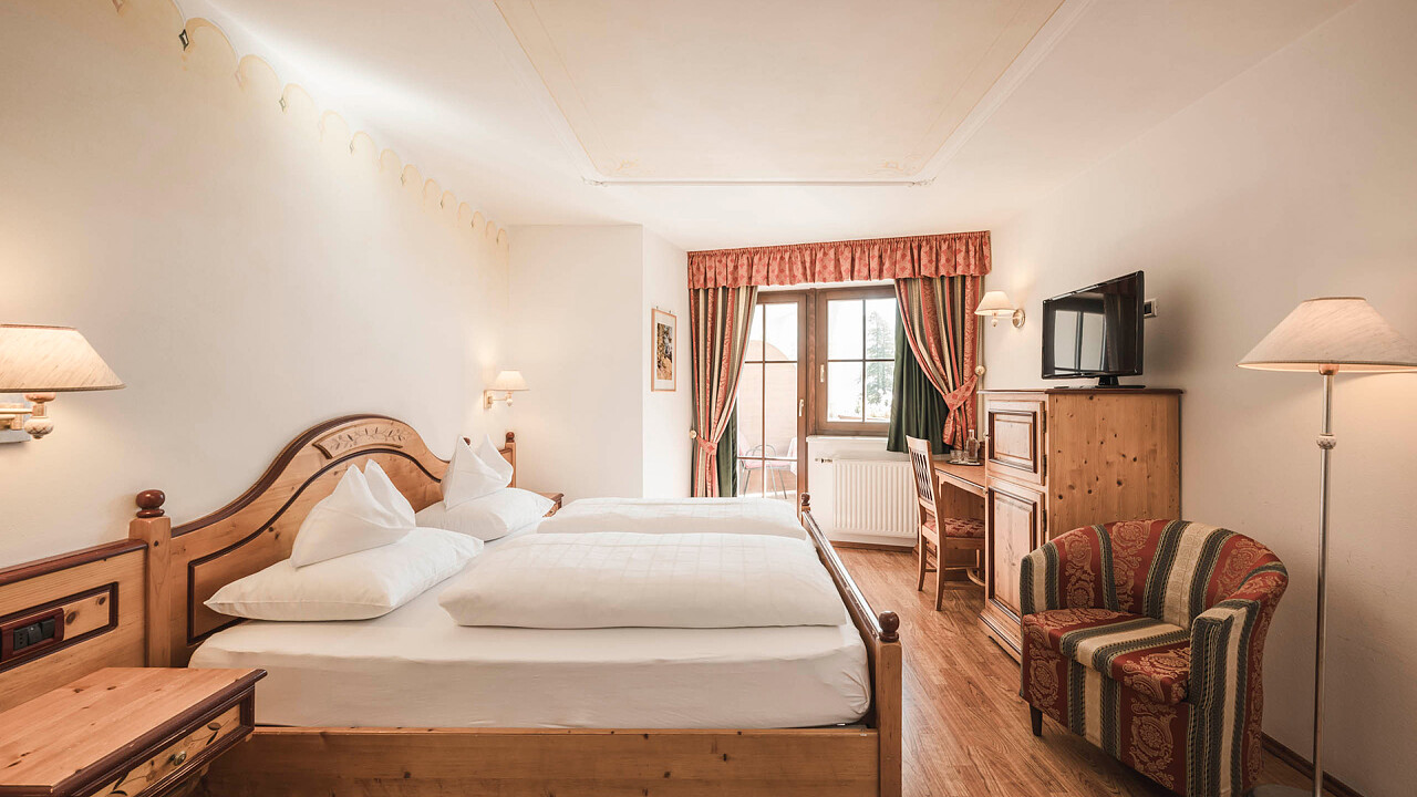 Camera da letto - Camera matrimoniale standard con balcone - Hotel Ansitz Jakoberhof