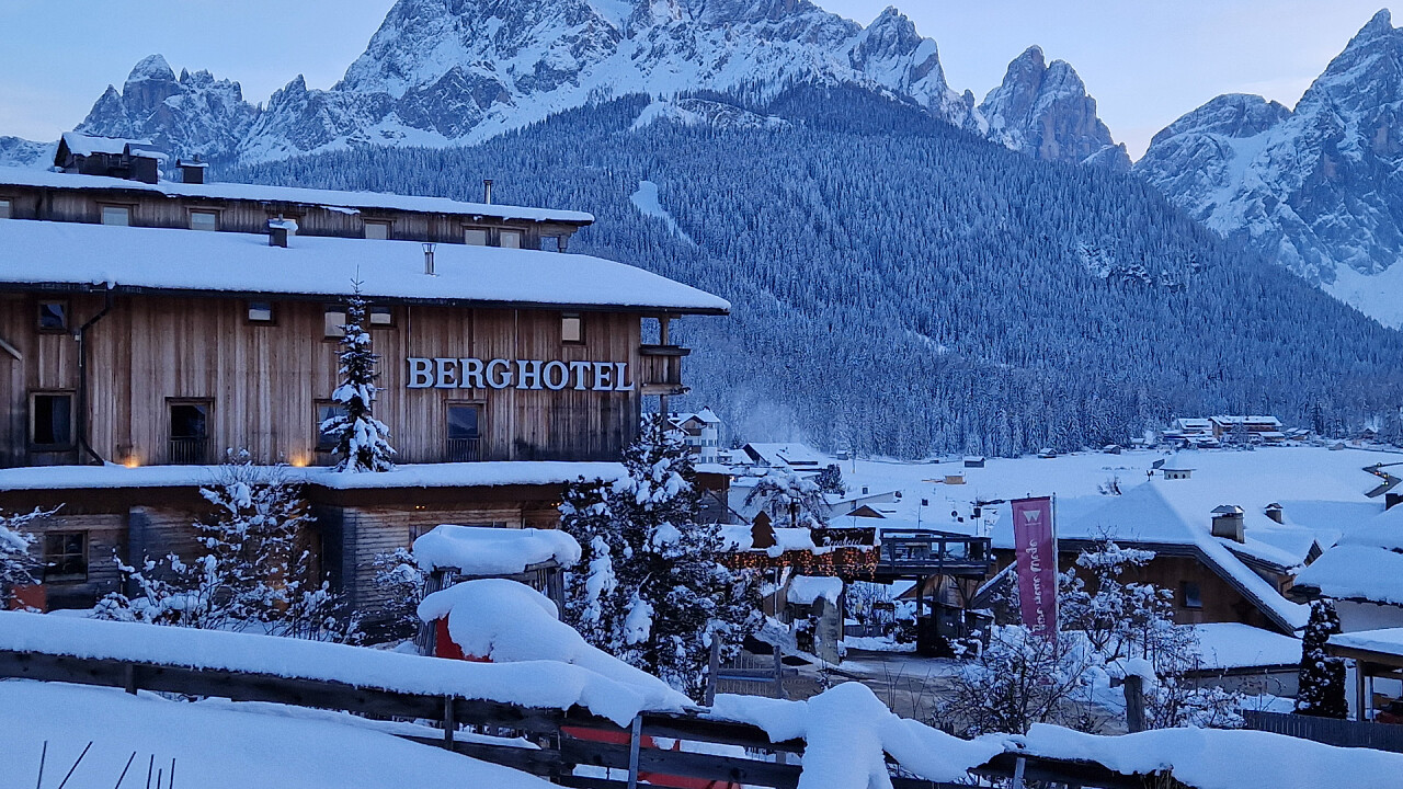 Winter-Außenanlage - Berghotel Sexten