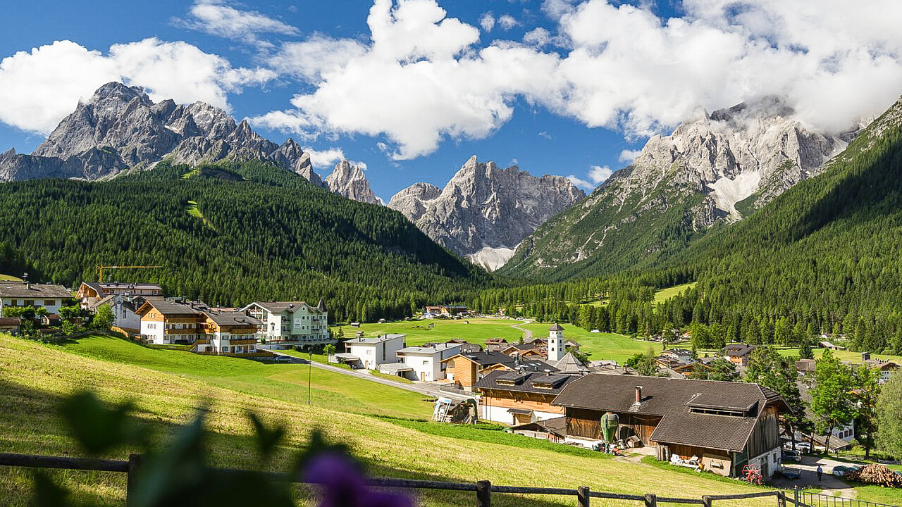 Panoramablick auf Sexten - Berghotel Sexten