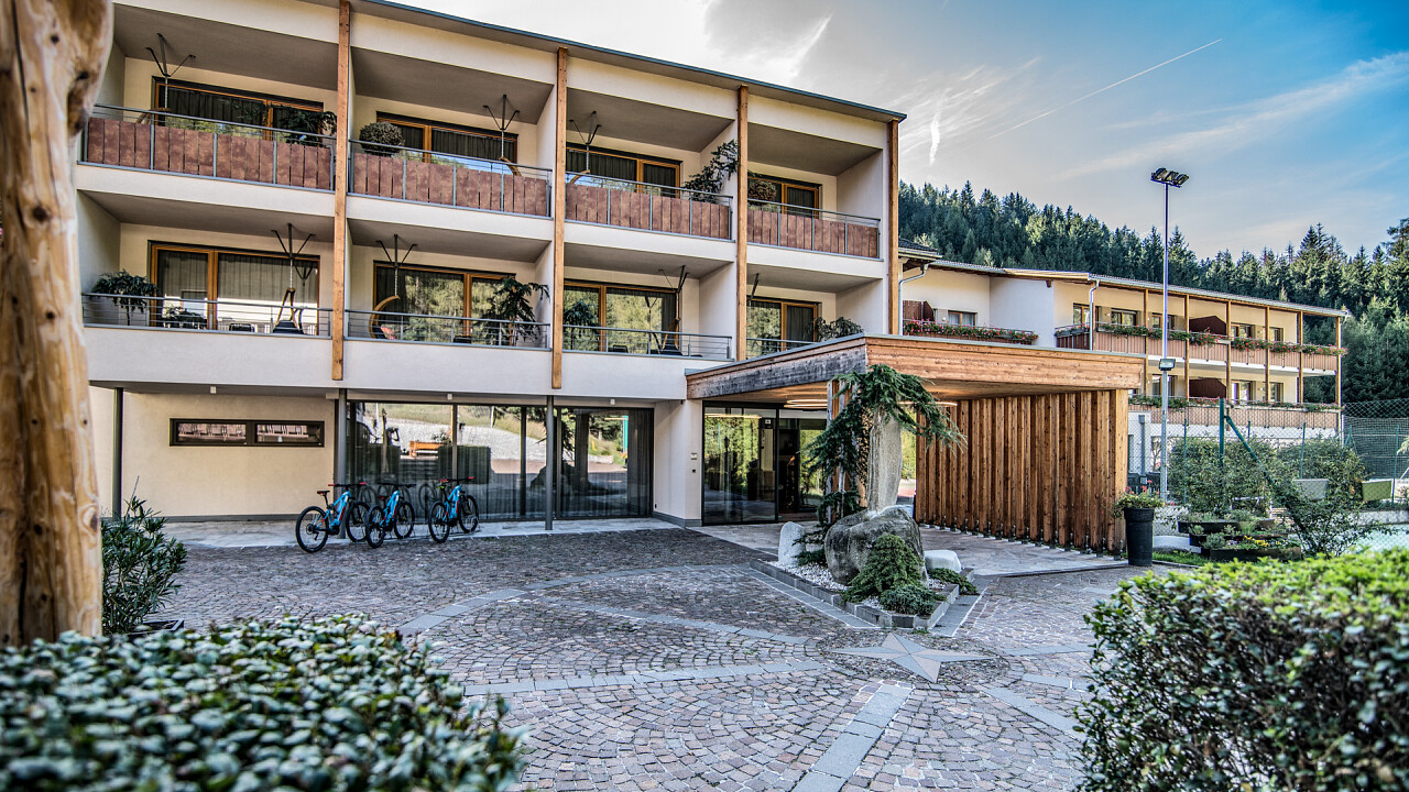 Summer outdoor structure - Sporthotel Zoll