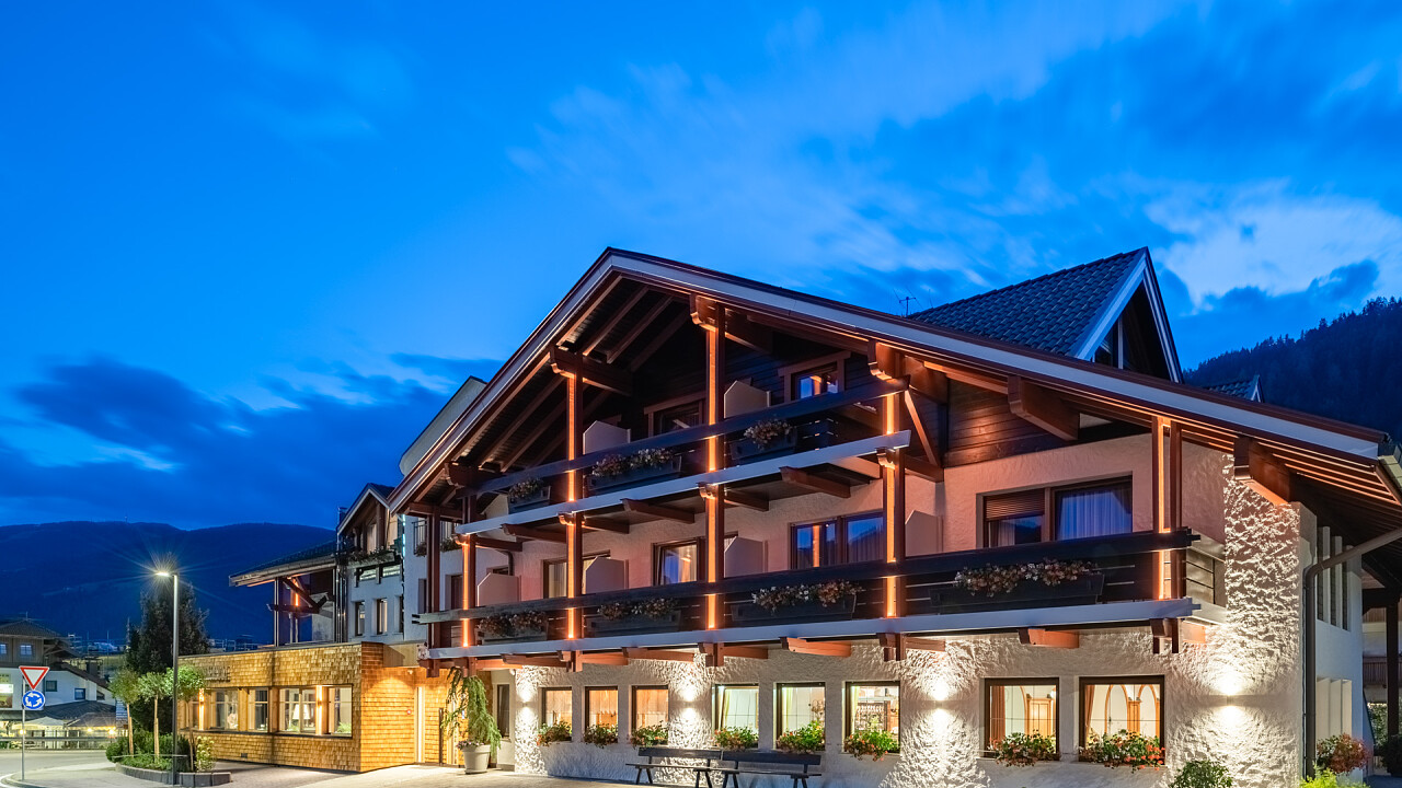Struttura esterna sera - Hotel Brunnerhof