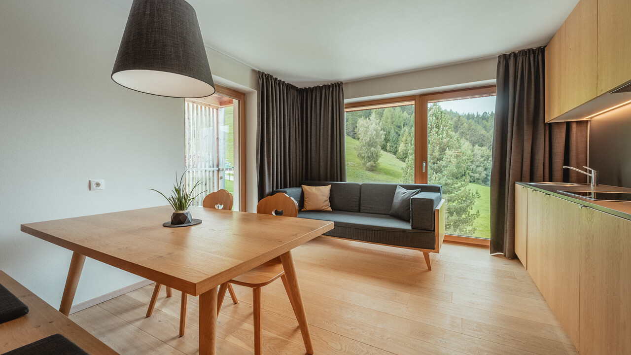 Salotto e cucina - Appartamento Suite Sud - Gailerhof Hotel B&B