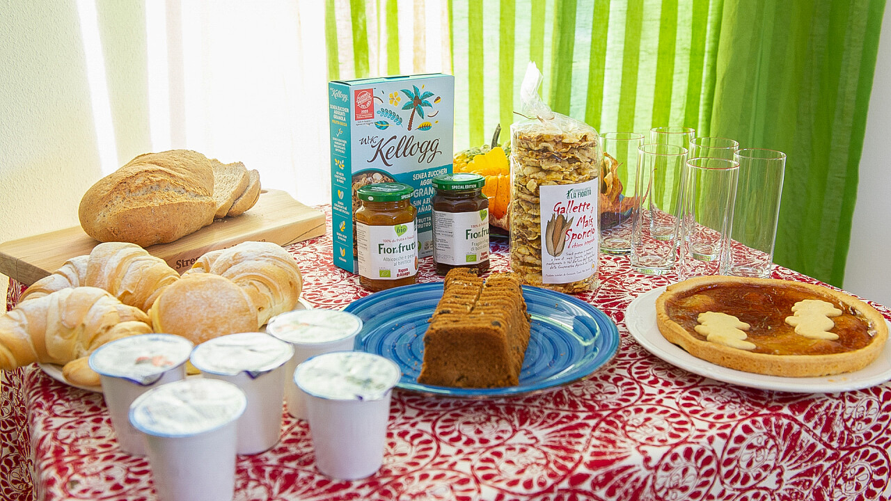 Breakfast buffet - B&B Cheshire Cat from the Moon