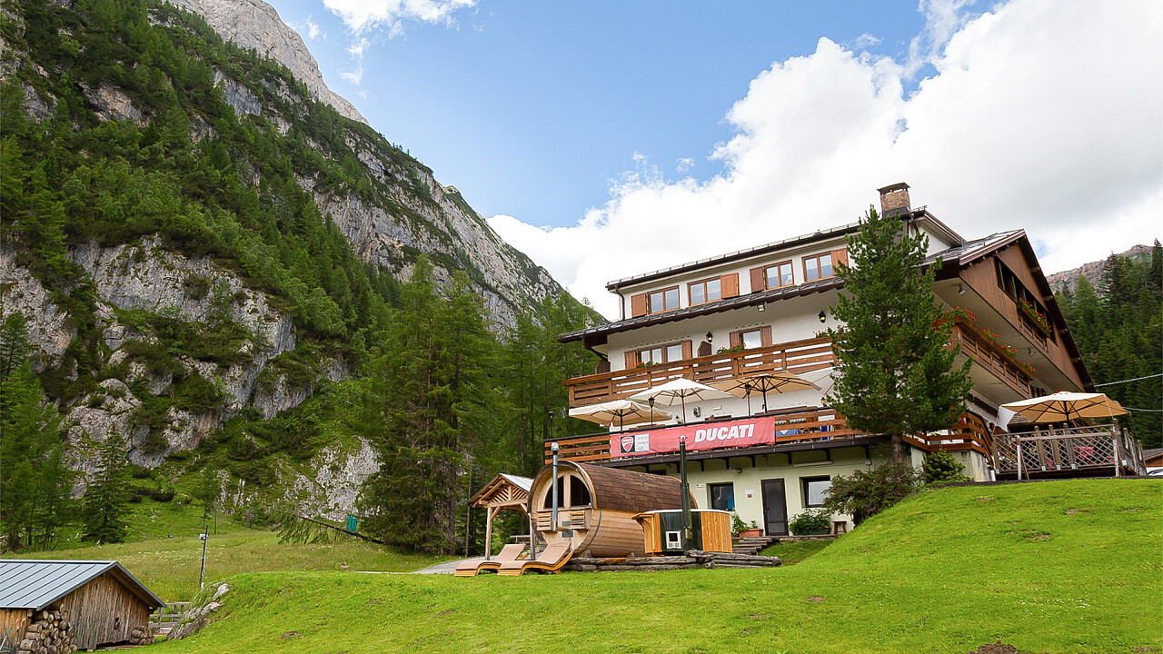 Summer outdoor structure - Hotel Restaurant Baita Dovich