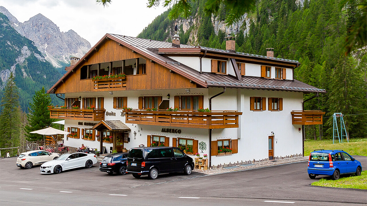 Summer outdoor structure - Hotel Restaurant Baita Dovich