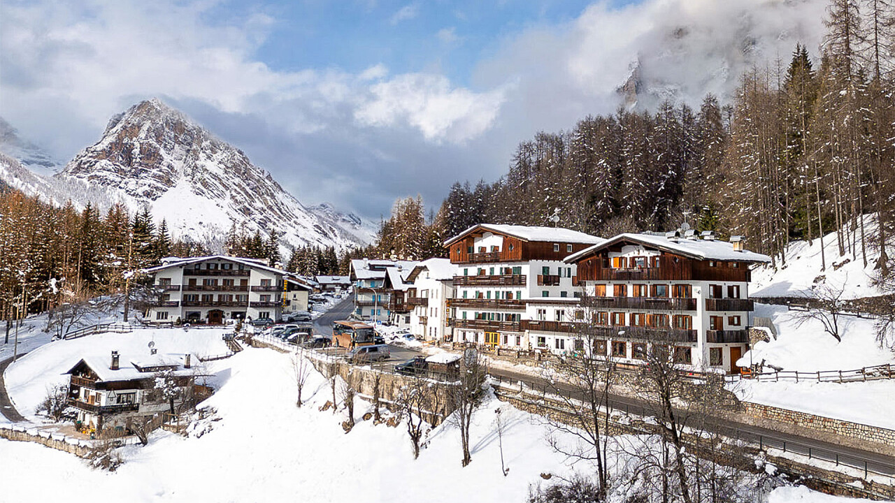 Winter-Außenanlage - Hotel Des Alpes