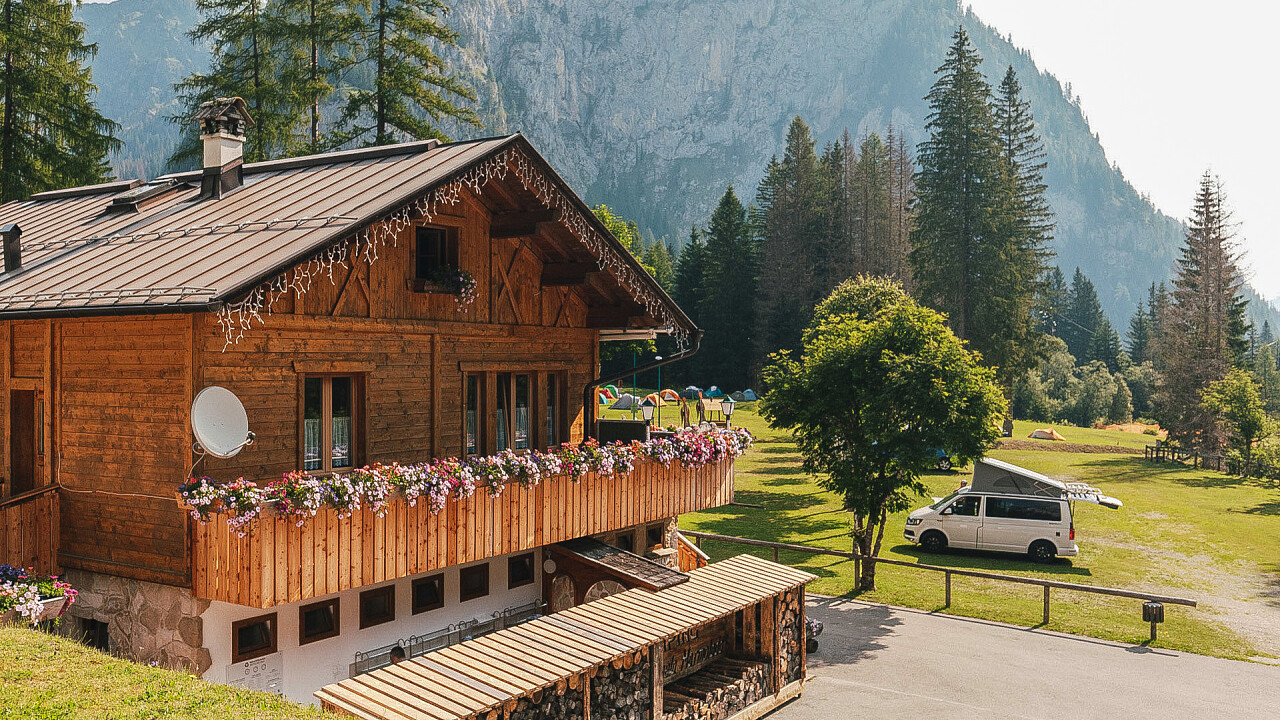 Outdoor summer structure - Camping Marmolada