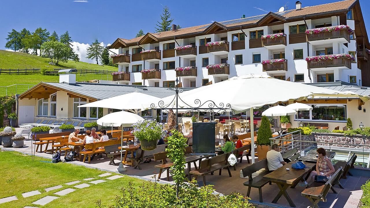 Struttura esterna estate - Hotel Pinei Nature & Spirit