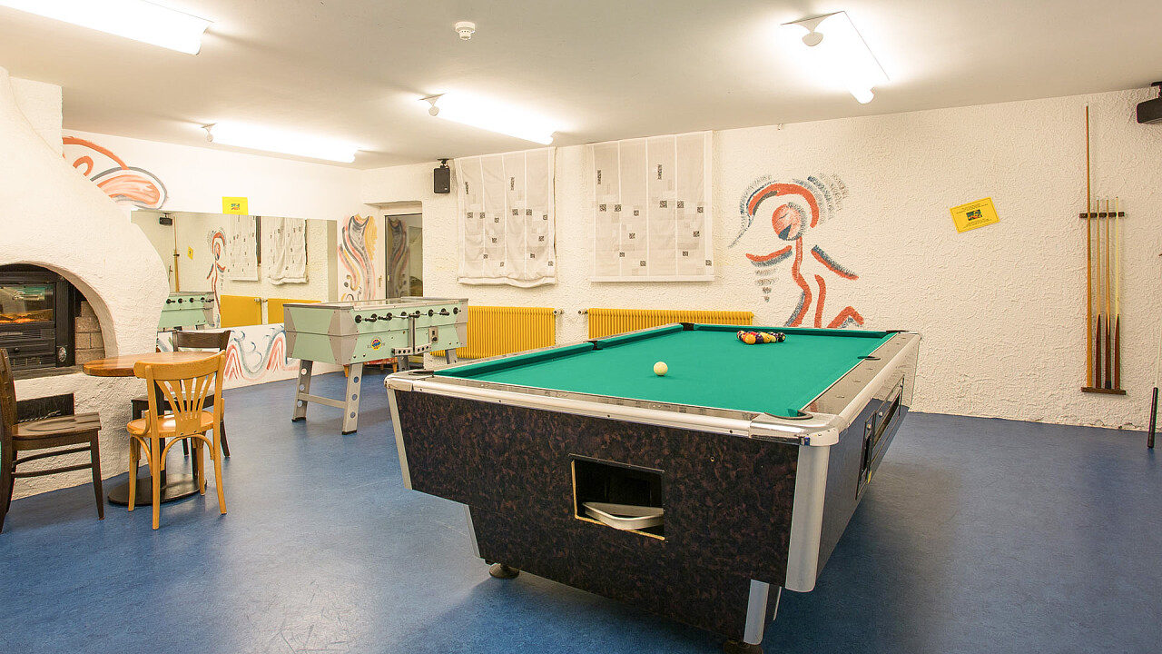 Spielzimmer mit Billard - Good Life Hotel Zirm