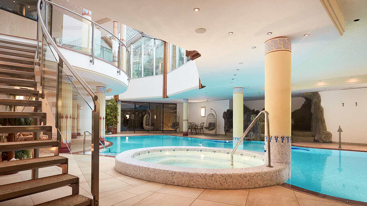Innenpool mit Whirlpool - Hotel Col Alto