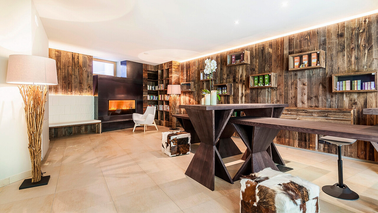 Tische im Entspannungsbereich - Hotel Col Alto