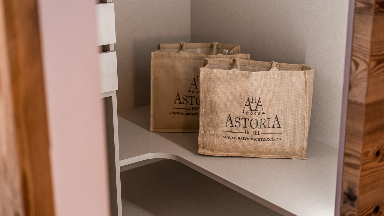 Borsa spa Hotel Astoria Canazei