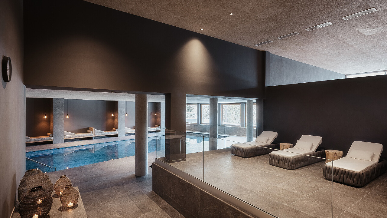 piscina interna e sdrai Hotel Tofana Cortina