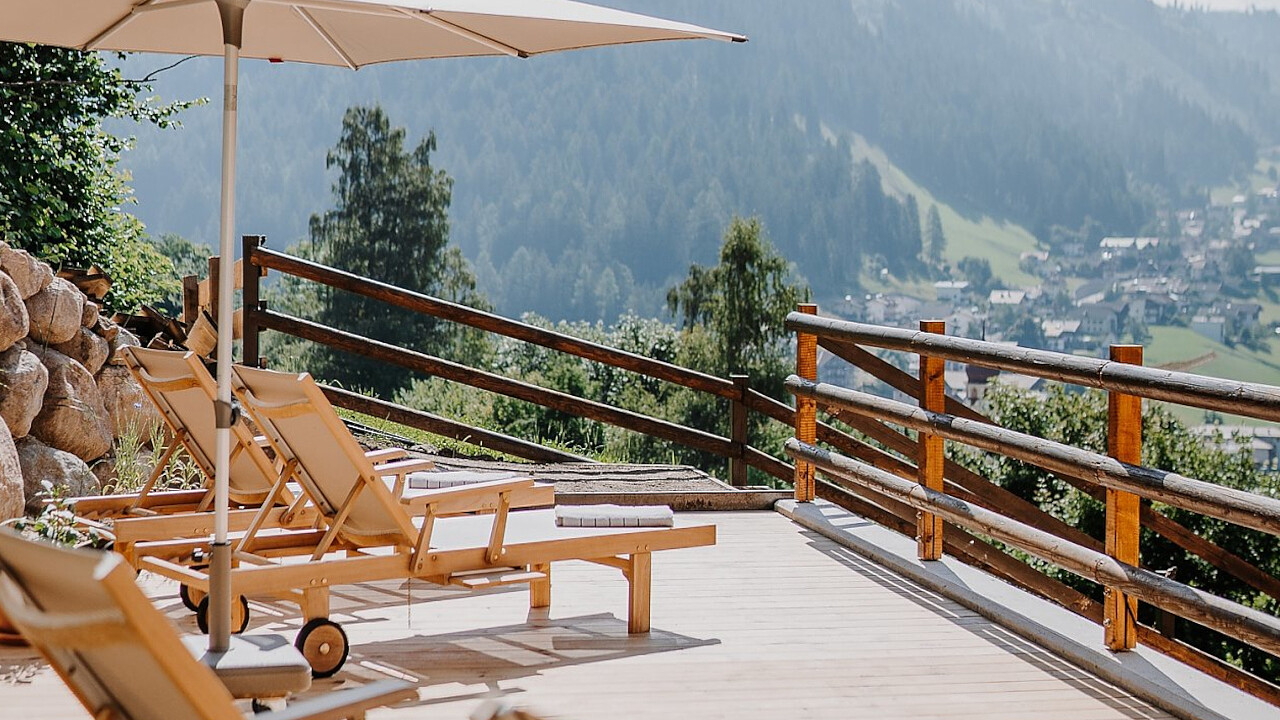 terrazza con sdrai Hotel Berghaus Rosengarten
