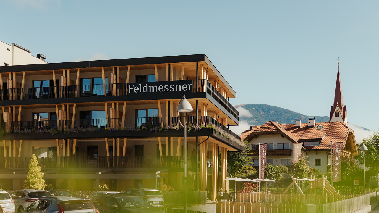 facciata esterna in legno Hotel B&B Feldmessner Riscone