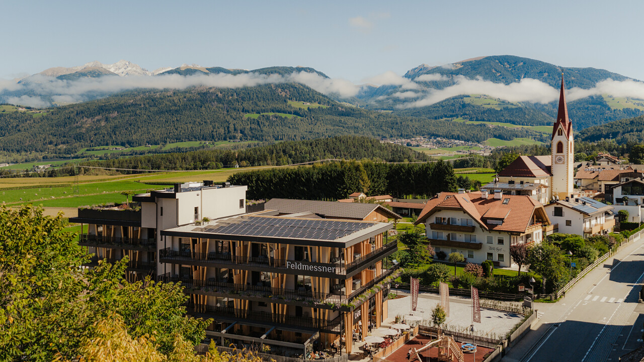 esterno dintorni panorama chiesta Hotel B&B Feldmessner Riscone