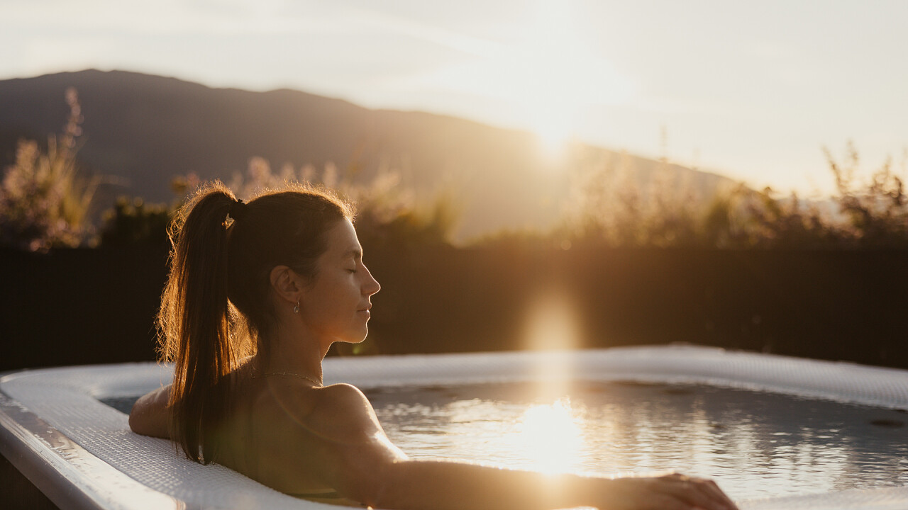 ragazza idromassaggioe sterno giardino Hotel B&B Feldmessner Riscone