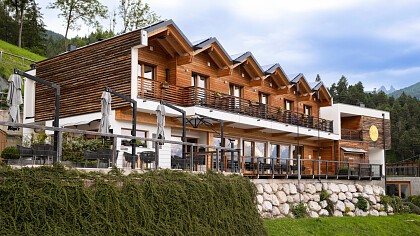 esterno estivo Locanda Giallo Dolomiti