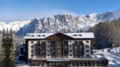 Giardino con sdrai Hotel Tofana Cortina