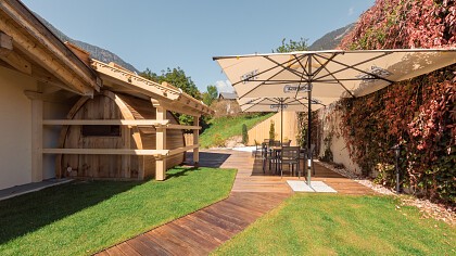 giardino autunno con tavoli Hotel Appartement Haus Gitschberg