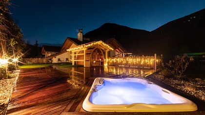 giardino autunno con tavoli Hotel Appartement Haus Gitschberg