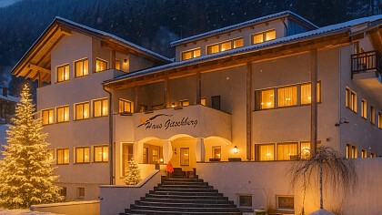 giardino autunno con tavoli Hotel Appartement Haus Gitschberg